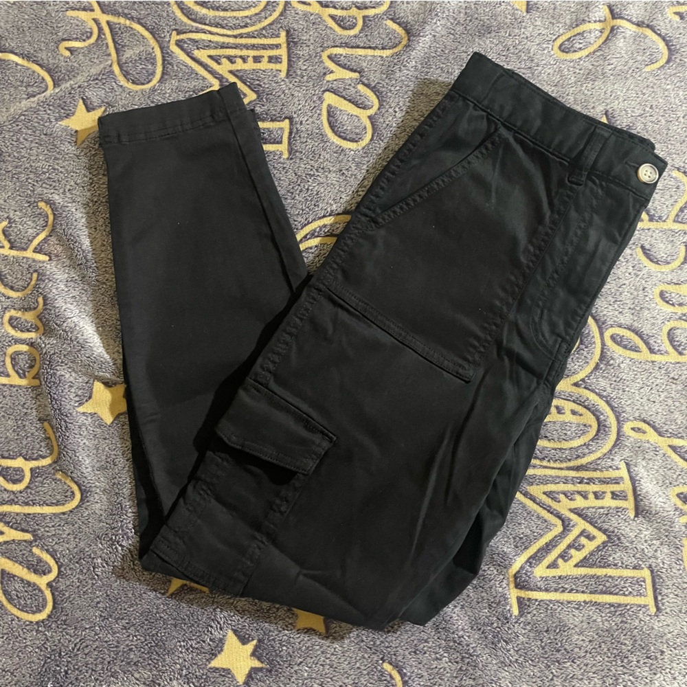 H&M Black Cargo Pants Straight-Leg Design‎